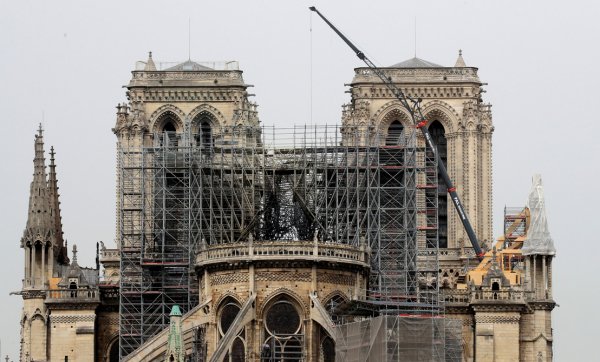 Az es tovbb pusztthatja a Notre-Dame-ot 